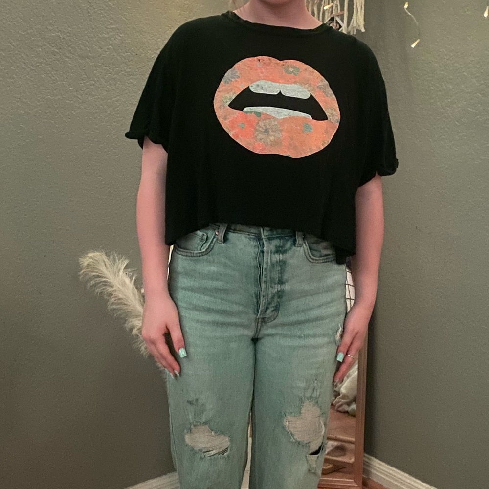 cropped lip shirt